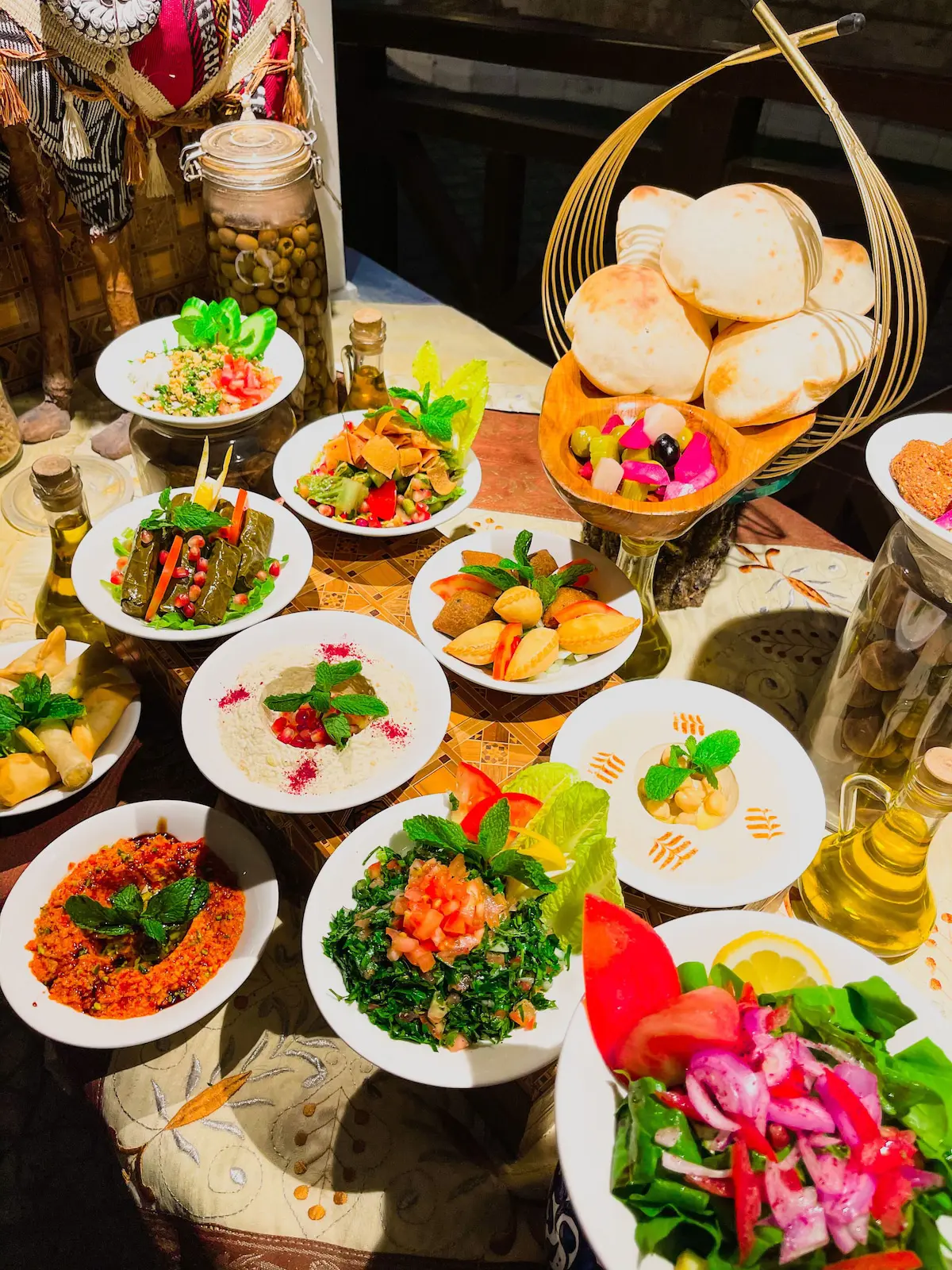 غذا در هتل سوئیس اوتل الماروج دبی